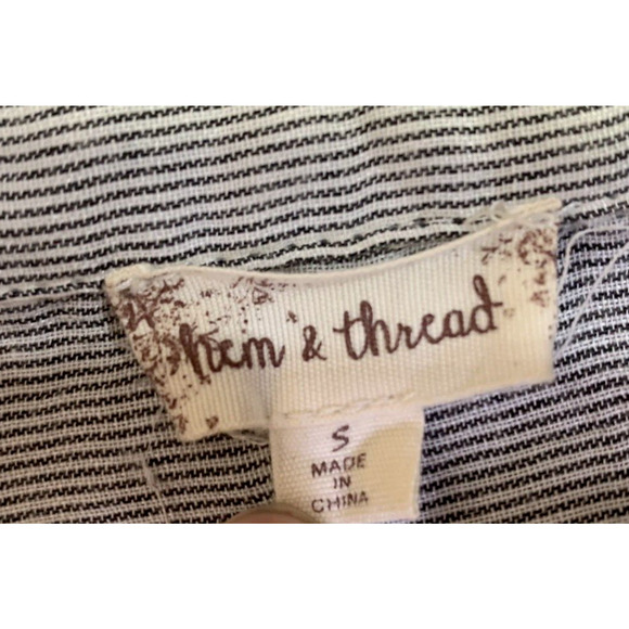 Hem & Thread Blouse Women Small Button Up Short Sleeve Blue/White Pinstripe Top - Picture 8 of 12